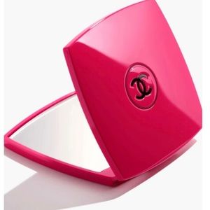 🩷Limited Edition Chanel DIVA mirror🩷